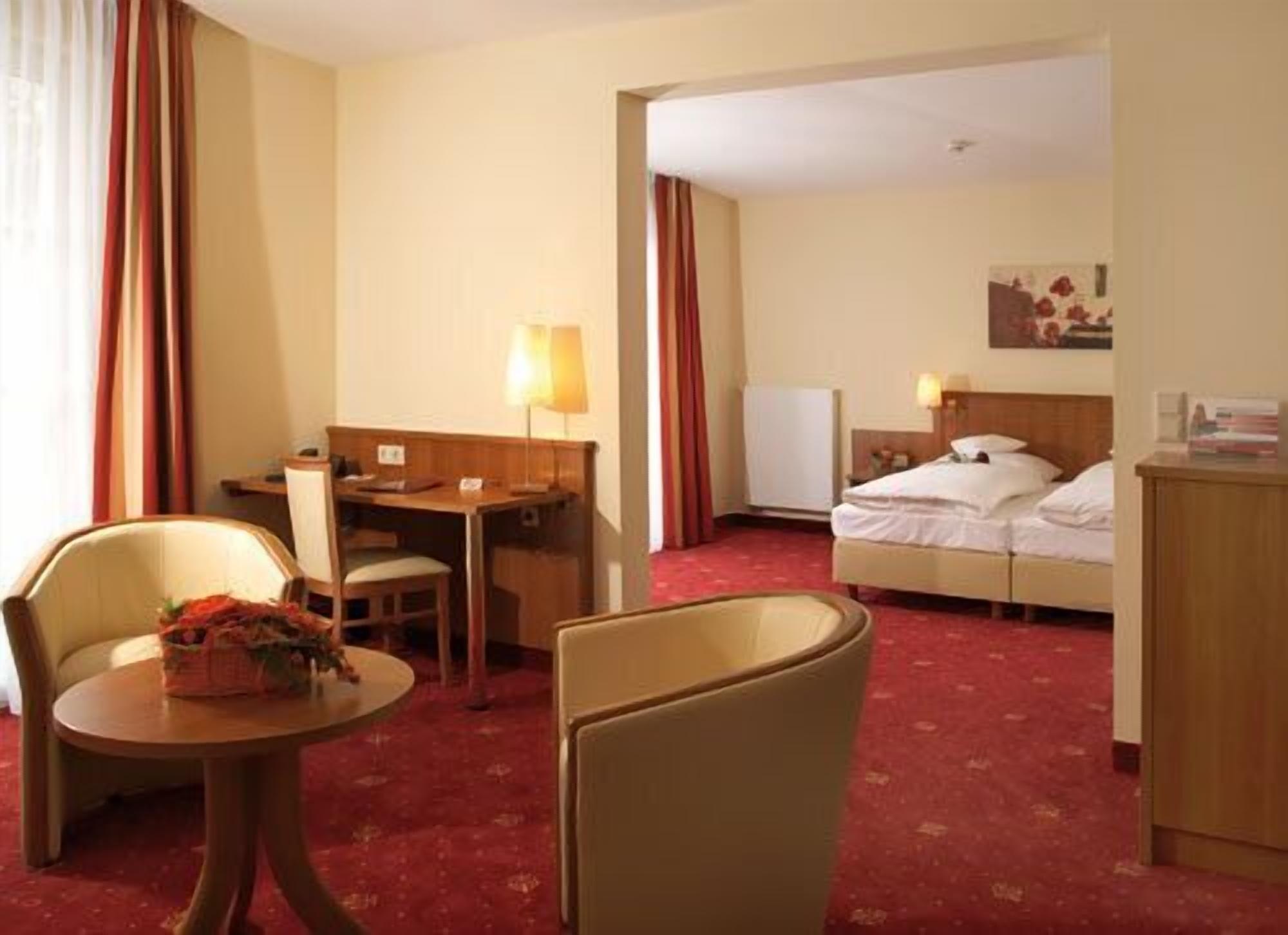 Waldhotel Nachtigall Paderborn Exterior photo